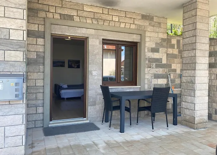 アパート Bellevue 1 イゾラ